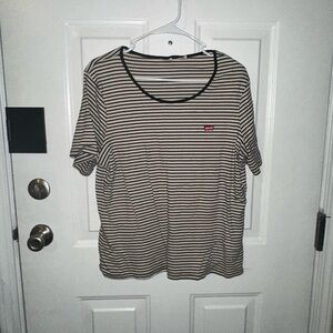 Levi’s tee